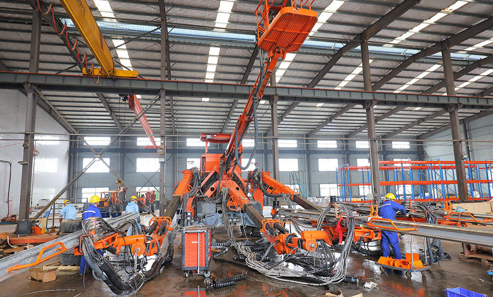 1762495777488409.jpg 三臂凿岩台车-1.jpg