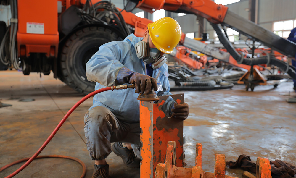 1763518954410489.jpg 三臂凿岩台车-3.jpg