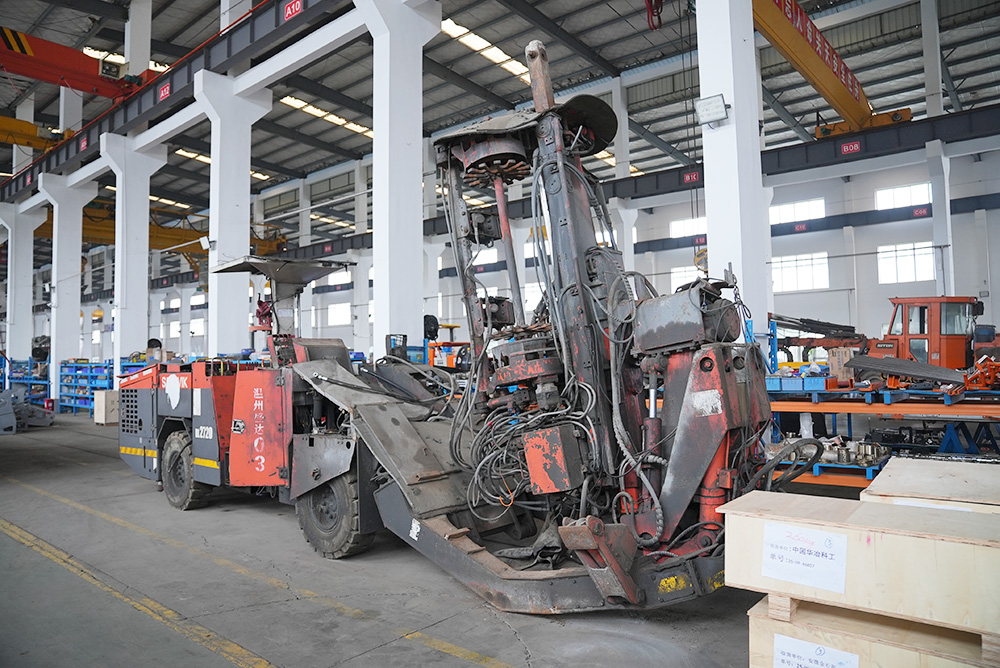 1763520113132952.jpg 采矿台车1.jpg