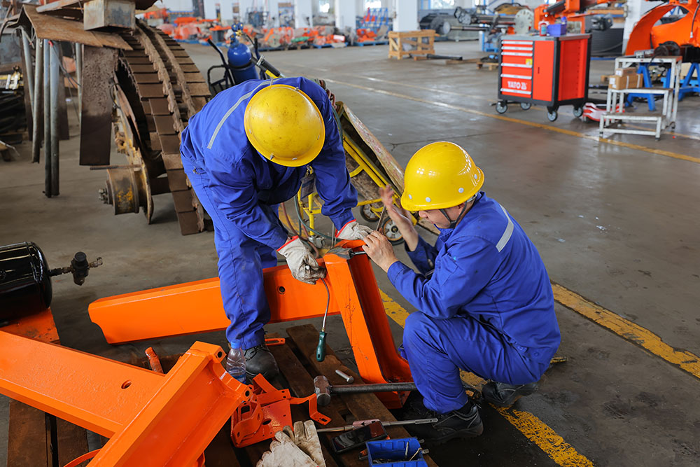 1763520197775514.jpg 采矿台车4.jpg