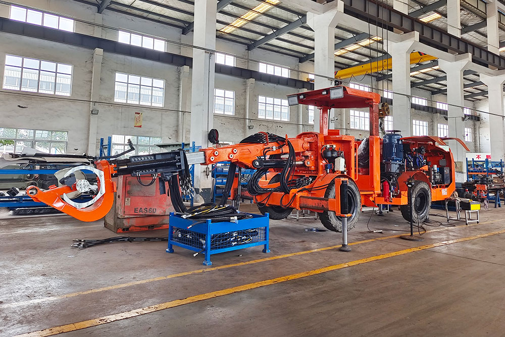 1763530675979409.jpg 锚杆台车1.jpg