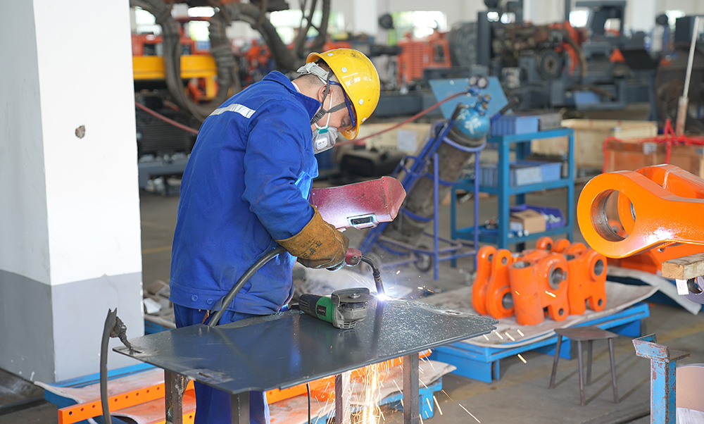 矿山机械维修保养，贴身技术支持