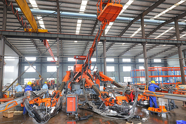 三臂液压凿岩台车返修再制造